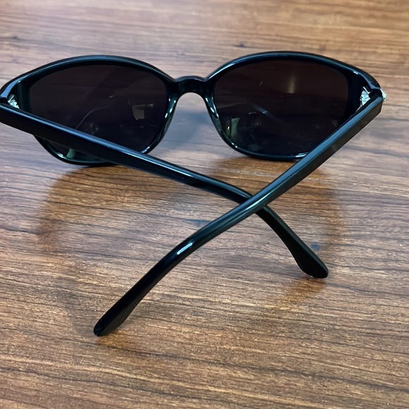 Chloe’ Women’s Black Sunglasses - Picture 2 of 8